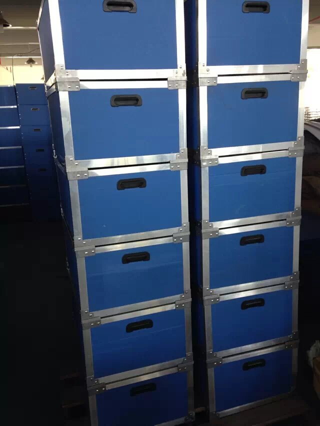 鋁合金邊條、護(hù)角加強(qiáng)型物流箱